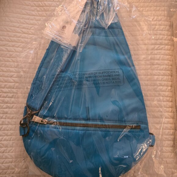 Lug Windsail Sling Bag - Picture 2 of 2